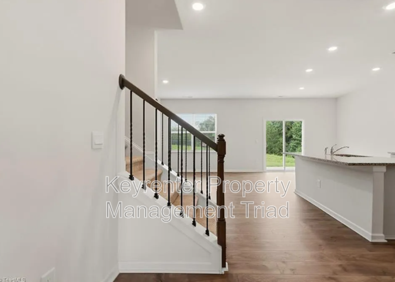 7448 Buckpasser Dr - Photo 7 of 49