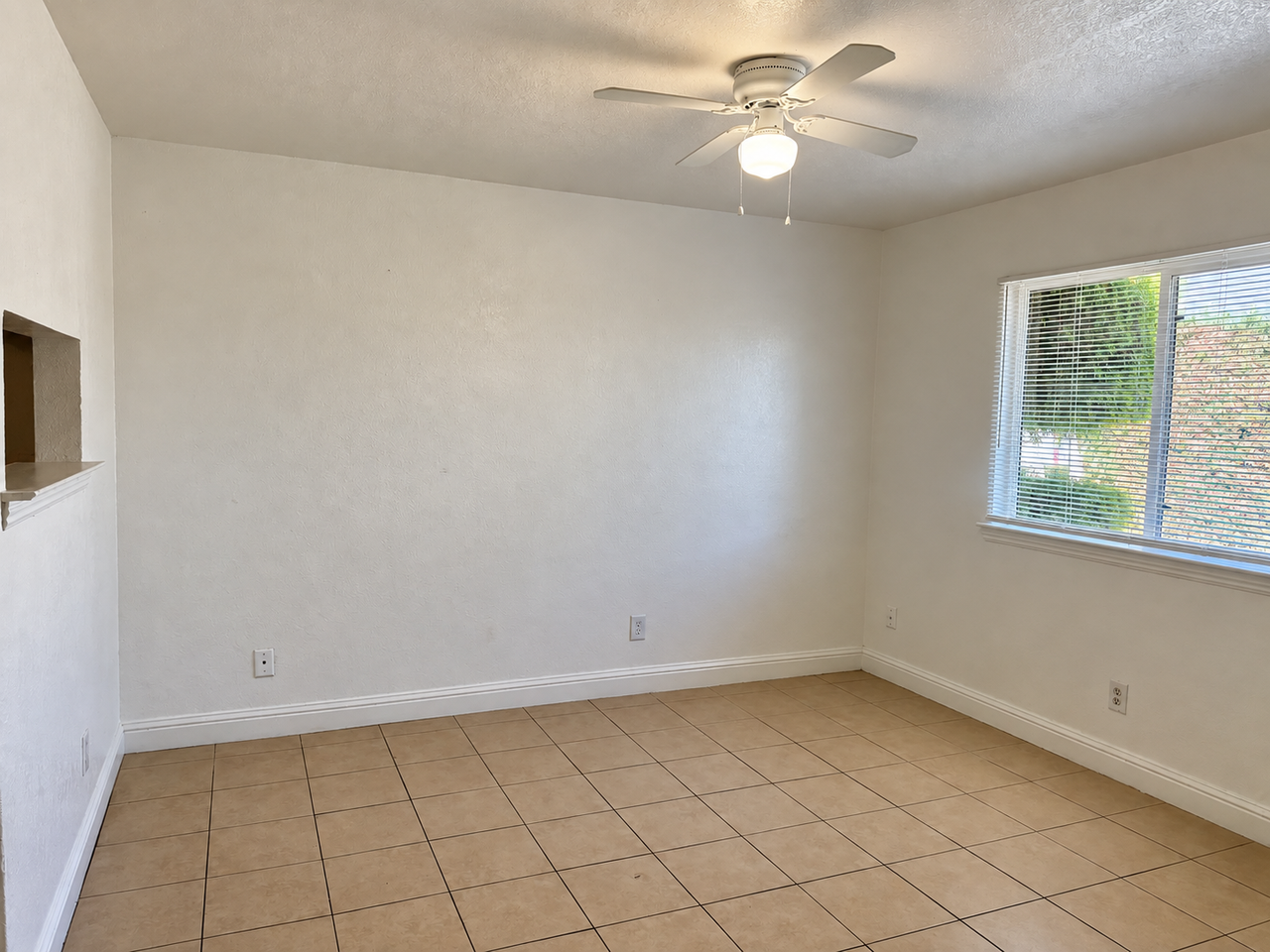 427 West Locust Avenue - Photo 3 of 12