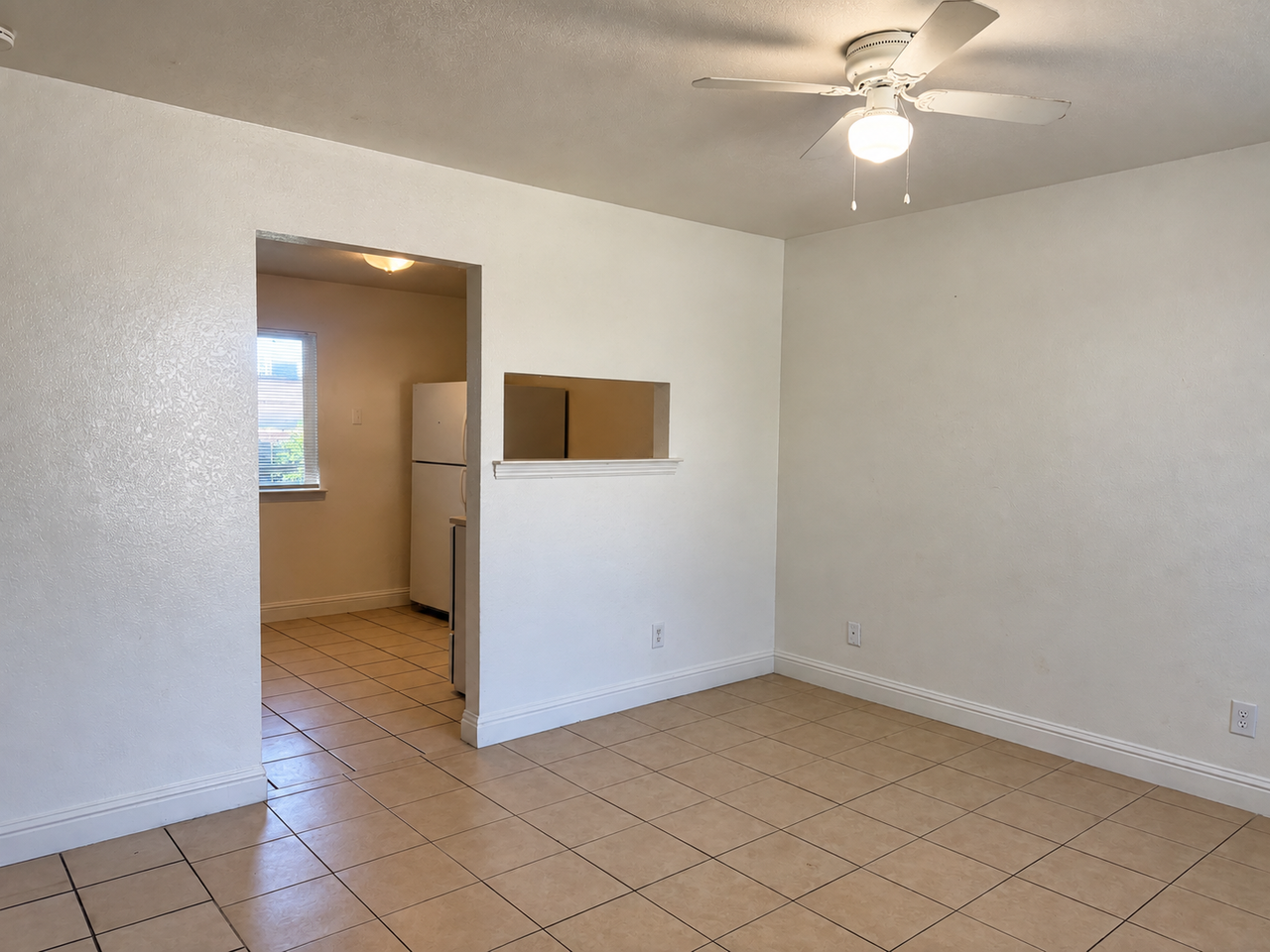 427 West Locust Avenue - Photo 4 of 12