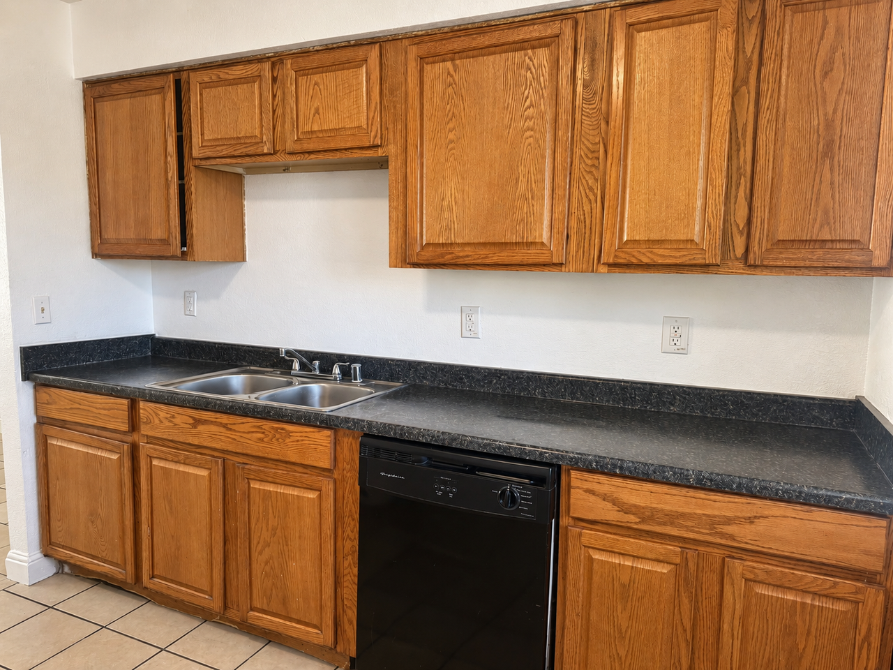 427 West Locust Avenue - Photo 5 of 12
