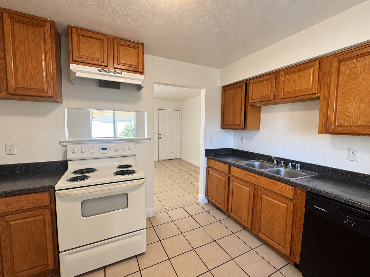 427 West Locust Avenue - Photo 7 of 12
