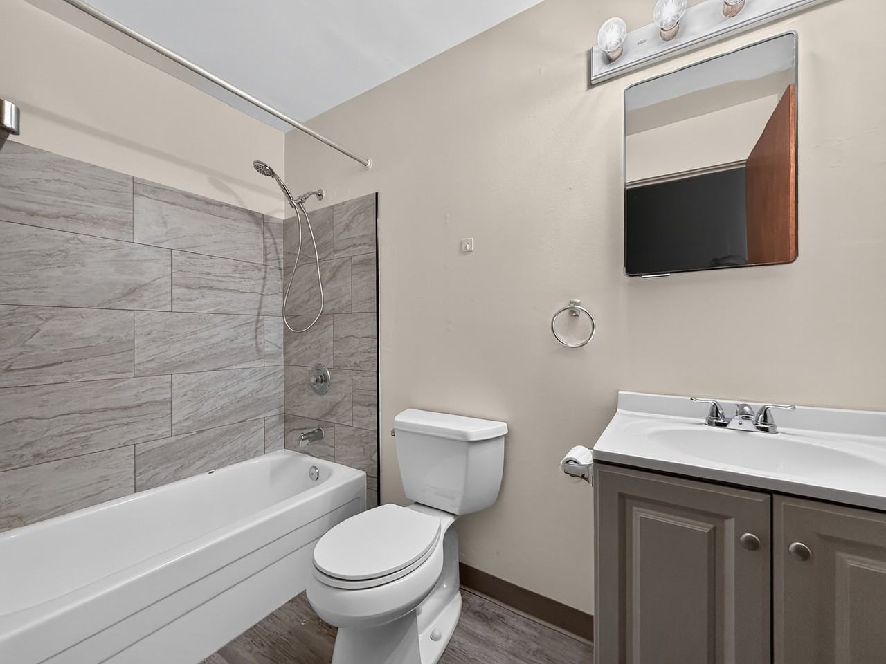 1320 14th Avenue South // Garden Apartments - Photo 7 of 19