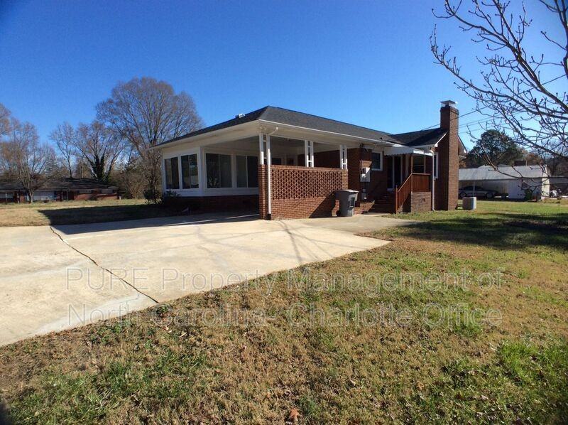 128 Kensett Ave - Photo 3 of 34