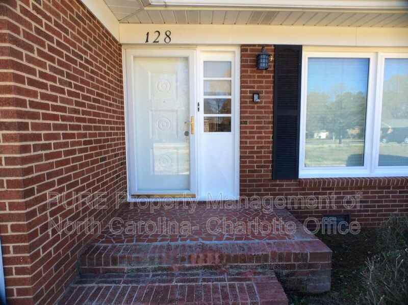 128 Kensett Ave - Photo 4 of 34