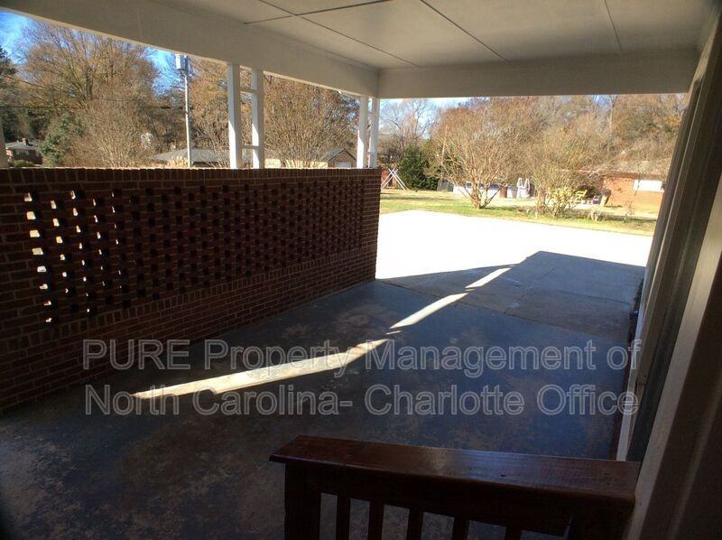 128 Kensett Ave - Photo 5 of 34