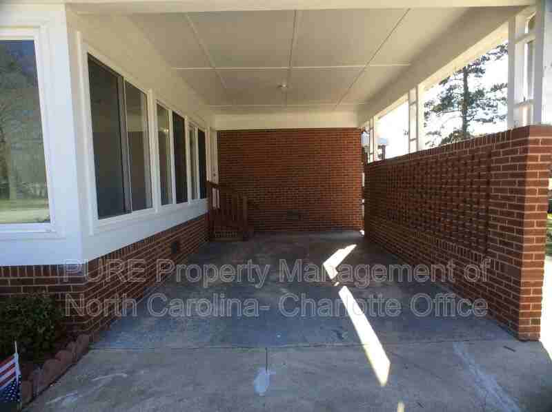 128 Kensett Ave - Photo 6 of 34
