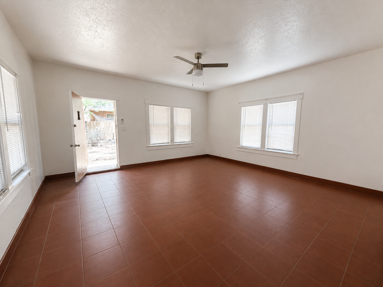 2945-2955 N Cherry Avenue - Photo 5 of 17