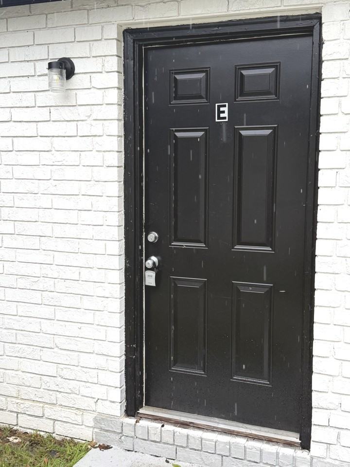 2501 Lumpkin Court - Photo 2 of 9