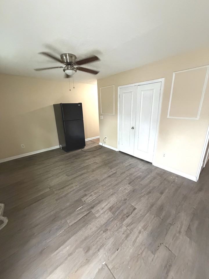 2501 Lumpkin Court - Photo 3 of 9