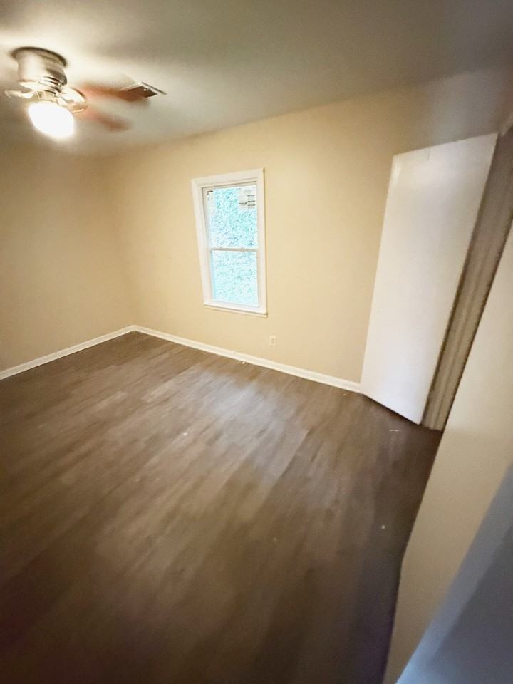 2501 Lumpkin Court - Photo 5 of 9