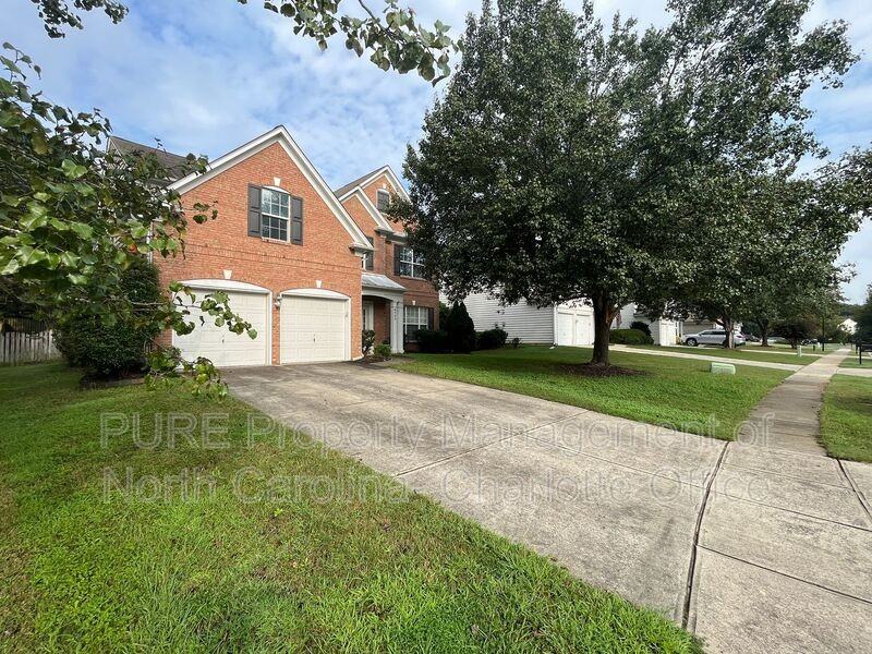 8903 Darcy Hopkins Dr - Photo 2 of 30