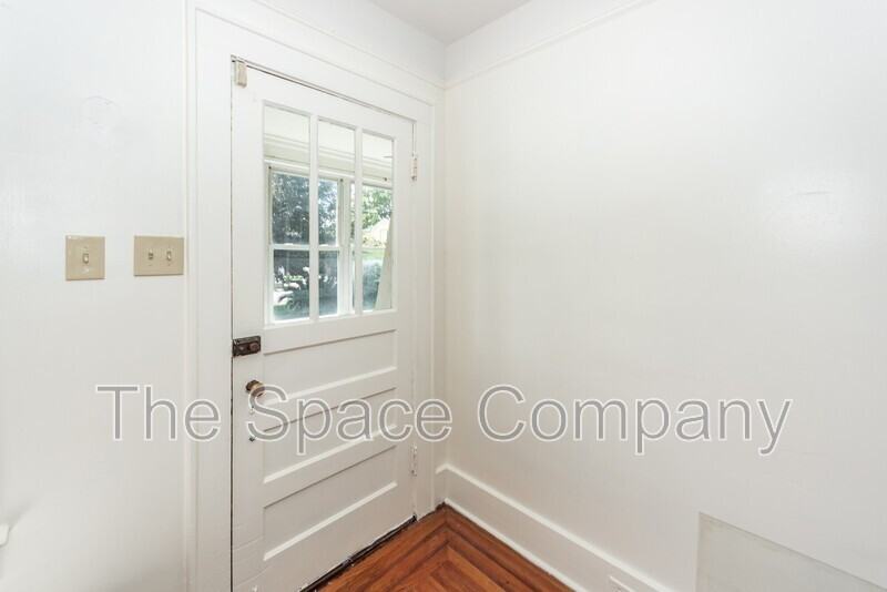 25 8th Ave - Photo 3 of 33