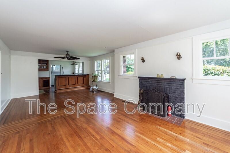 25 8th Ave - Photo 4 of 33