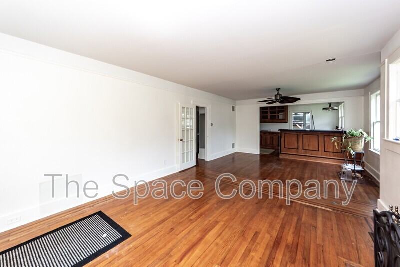 25 8th Ave - Photo 6 of 33