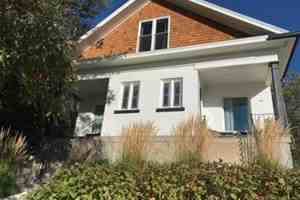 featured image of 402 N Center St