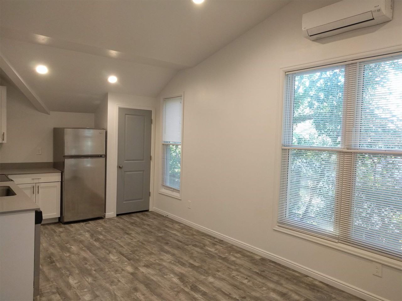 402 N. Center Street - Photo 3 of 39