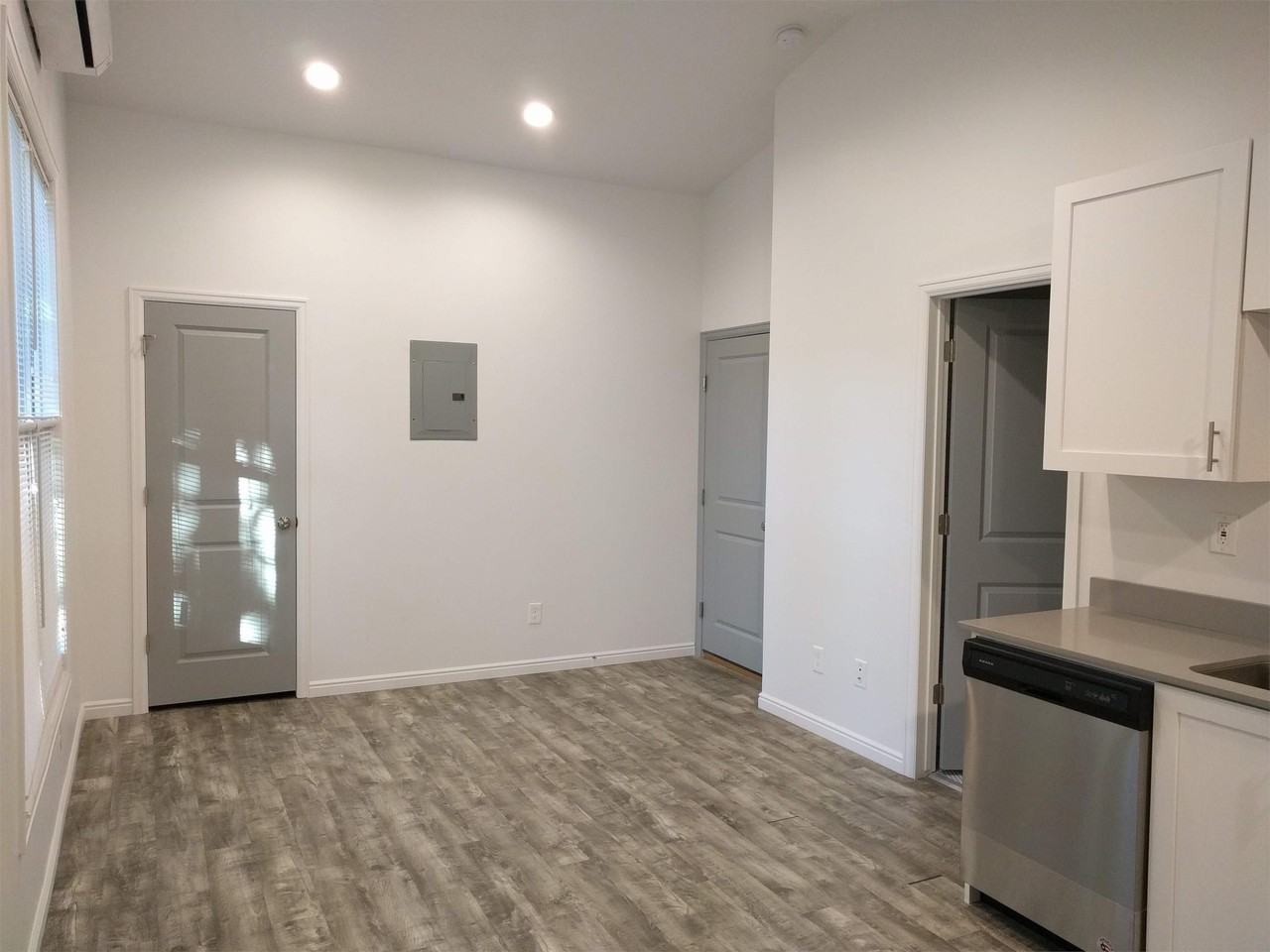 402 N. Center Street - Photo 4 of 39