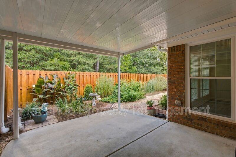678 Kensington Ct - Photo 6 of 27