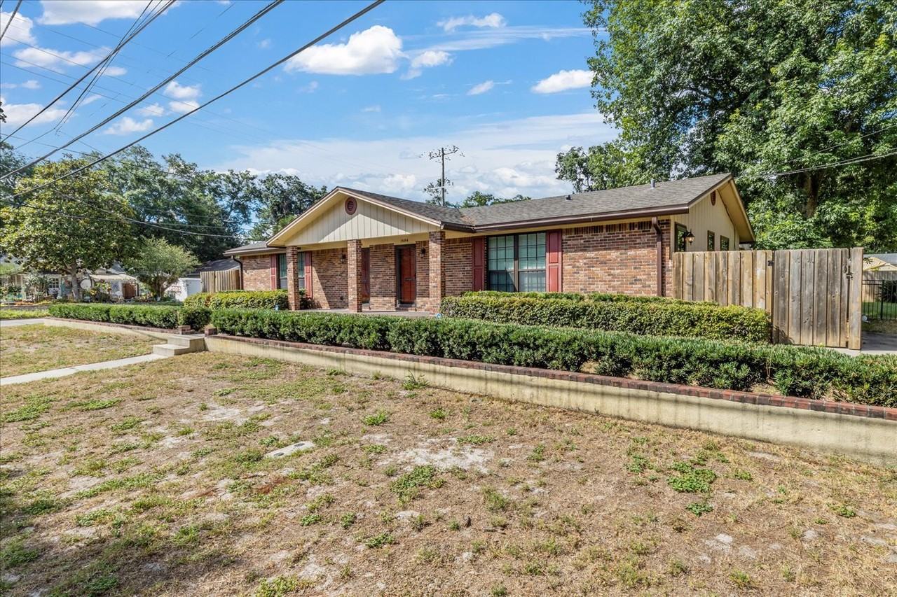 1684 Pinegrove Avenue - Photo 2 of 17
