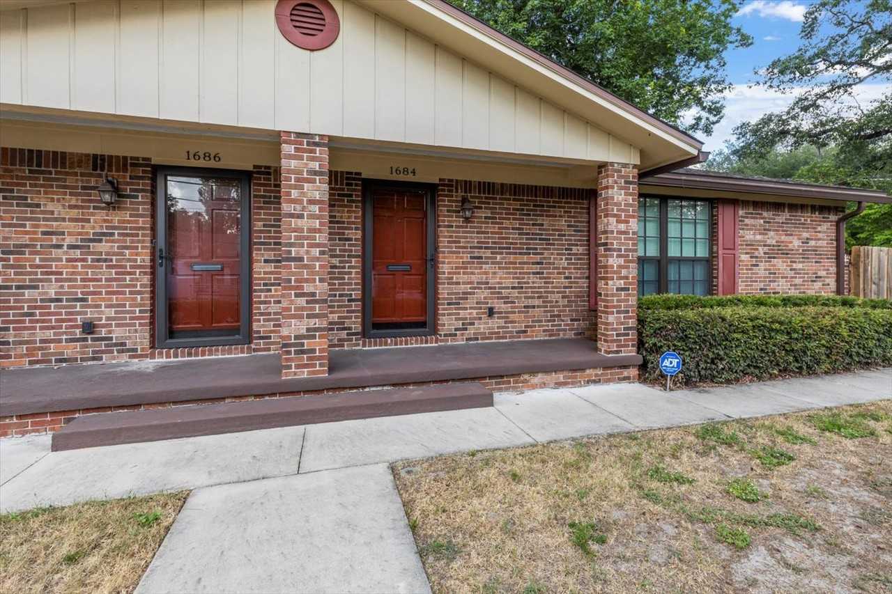 1684 Pinegrove Avenue - Photo 3 of 17