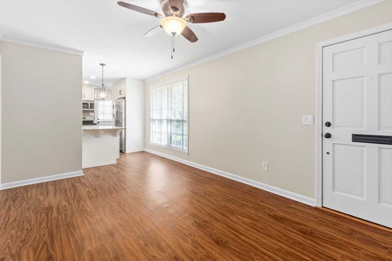 1684 Pinegrove Avenue - Photo 4 of 17