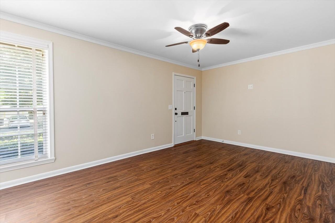 1684 Pinegrove Avenue - Photo 6 of 17