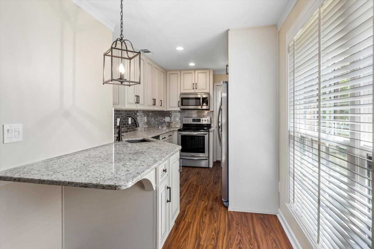 1684 Pinegrove Avenue - Photo 7 of 17