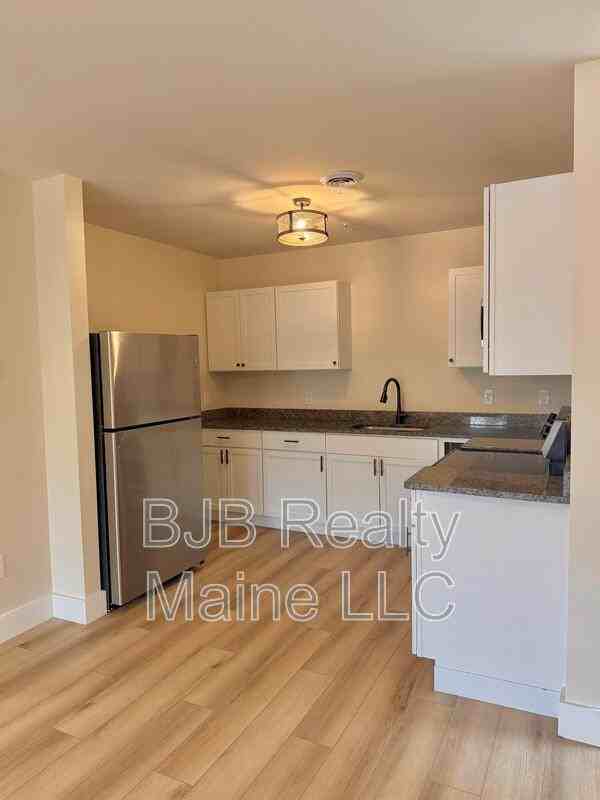 156 Woodford St #6 - Photo 3 of 7