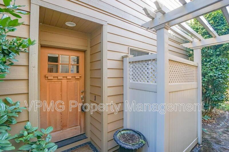 8019 Ne 61st St - Photo 3 of 38