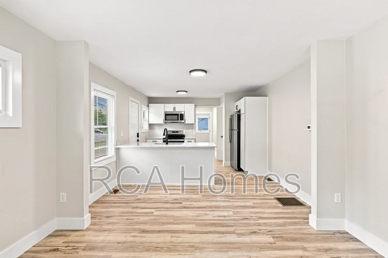 1547 E Legrande Ave - Photo 2 of 8