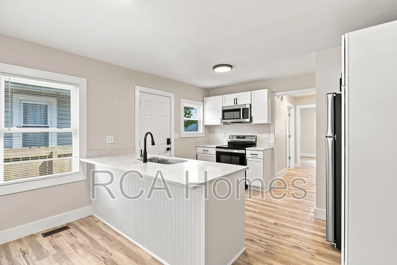 1547 E Legrande Ave - Photo 3 of 8