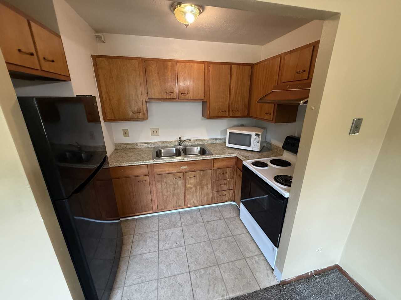 906 5th Avenue South - Photo 4 of 17