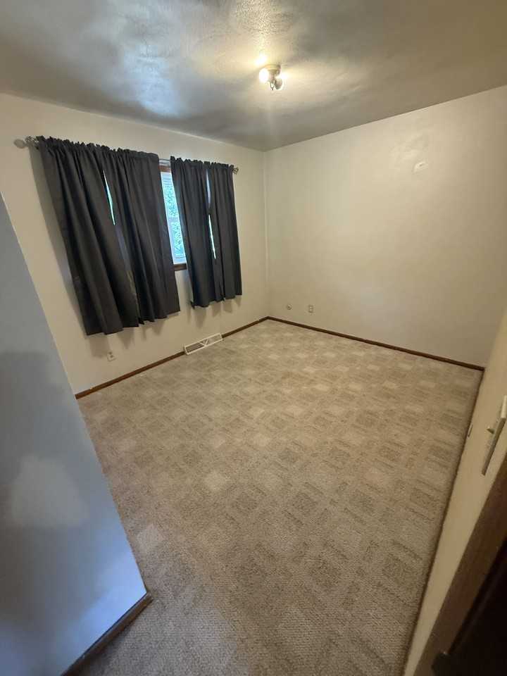 906 5th Avenue South - Photo 6 of 17