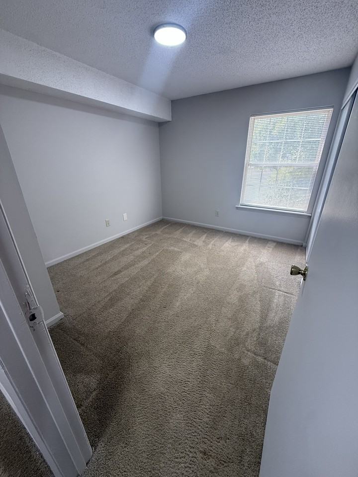 1703 Pineland Avenue - Photo 2 of 8