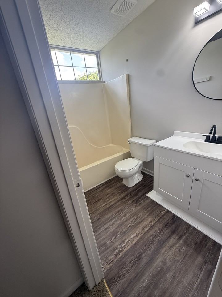 1703 Pineland Avenue - Photo 3 of 8