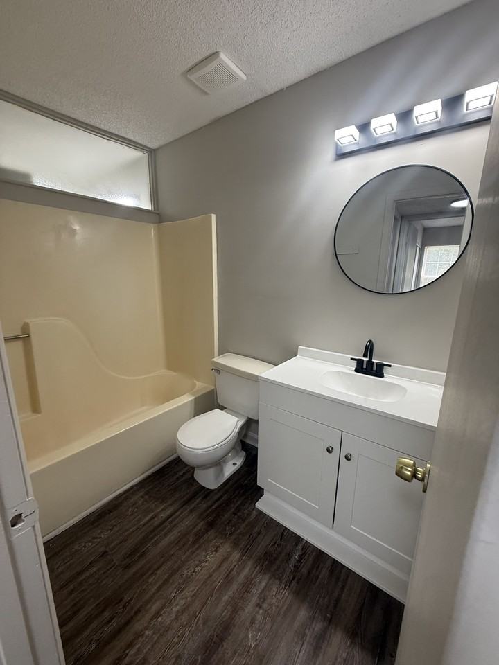 1703 Pineland Avenue - Photo 5 of 8