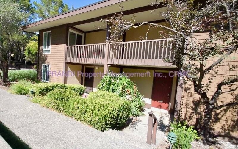 116 Surrey Ln - Photo 2 of 17