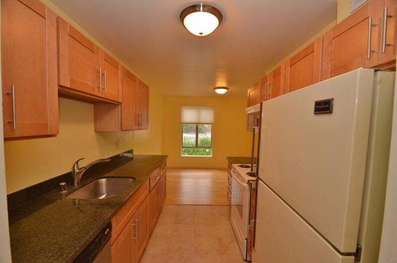 116 Surrey Ln - Photo 3 of 17