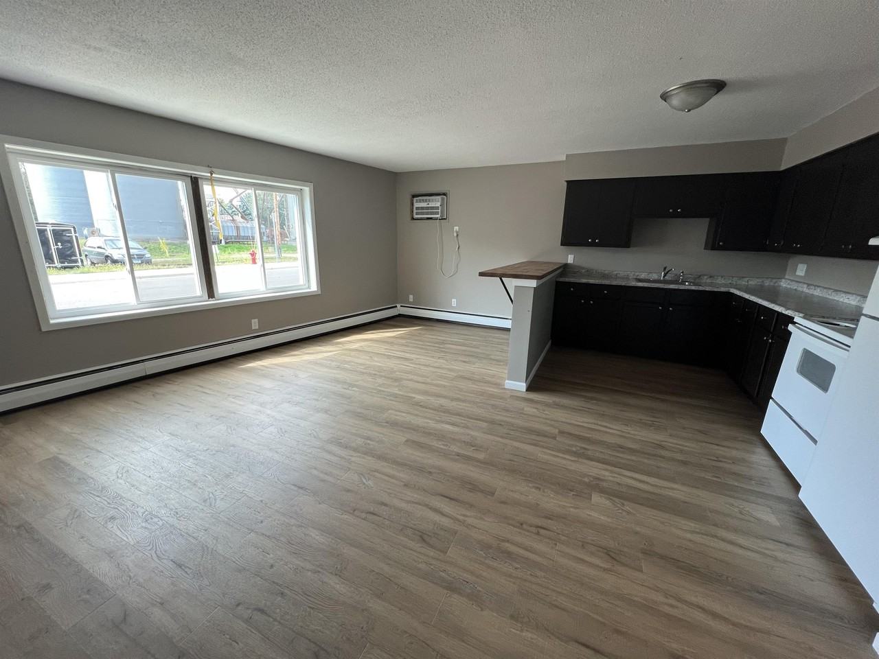 74 Birch Ave S - Photo 2 of 7