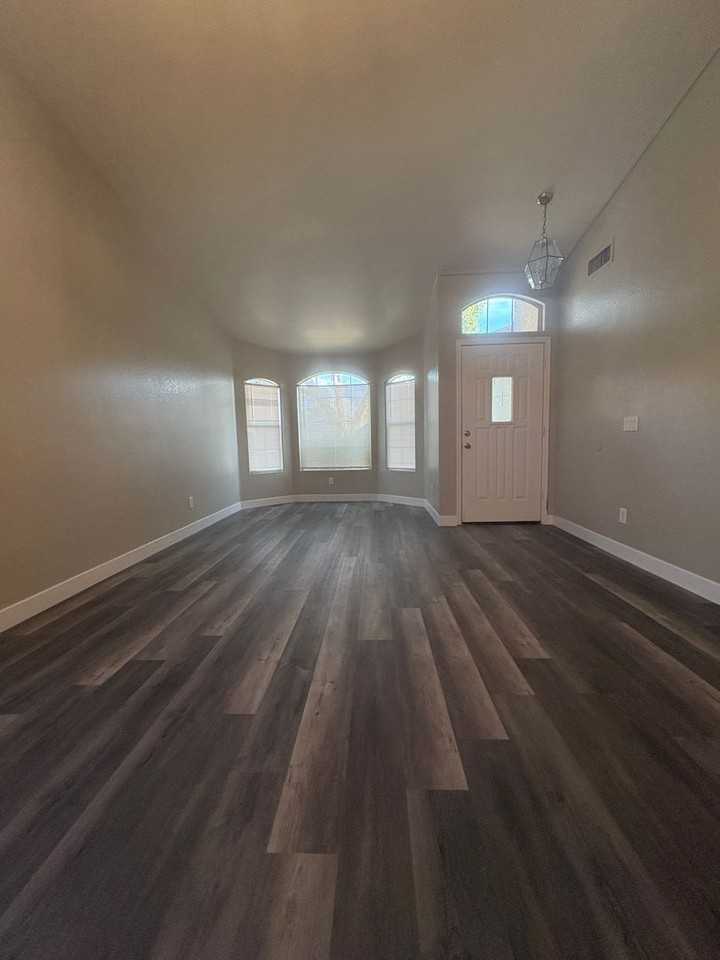 1782 W Springfield Way - Photo 3 of 34