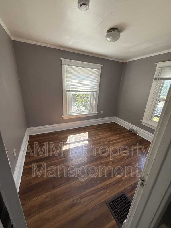 1710 A Ave Ne - Photo 2 of 9