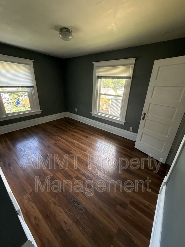 1710 A Ave Ne - Photo 3 of 9