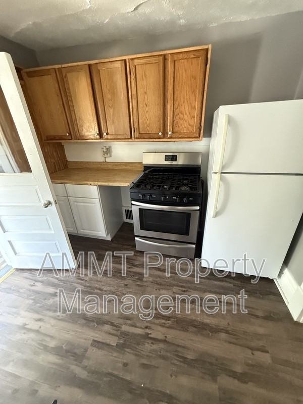 1710 A Ave Ne - Photo 4 of 9