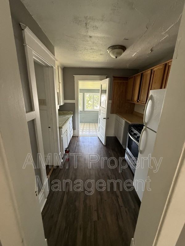 1710 A Ave Ne - Photo 5 of 9