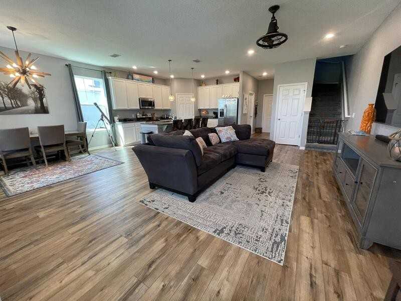 5211 Avalon Park Blvd - Photo 6 of 50