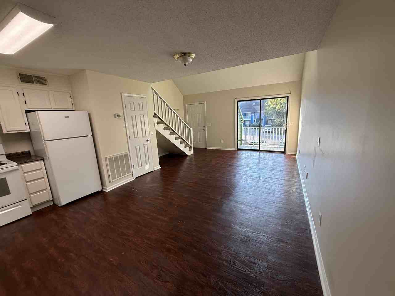 411 Cambridge Cir. - Photo 3 of 10