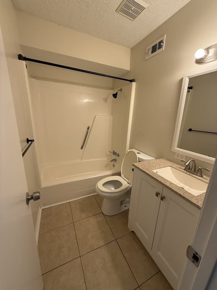 411 Cambridge Cir. - Photo 5 of 10