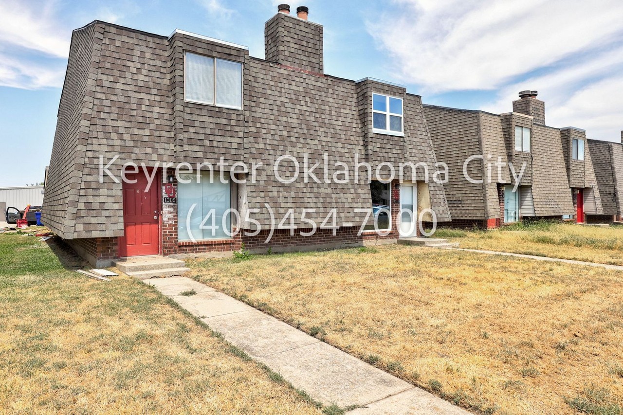 1311 Eastgate Dr - Photo 2 of 39