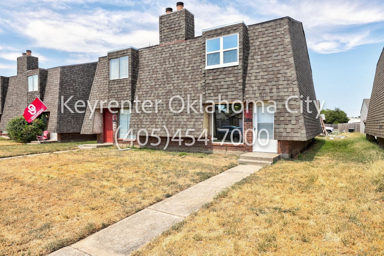 1311 Eastgate Dr - Photo 3 of 39
