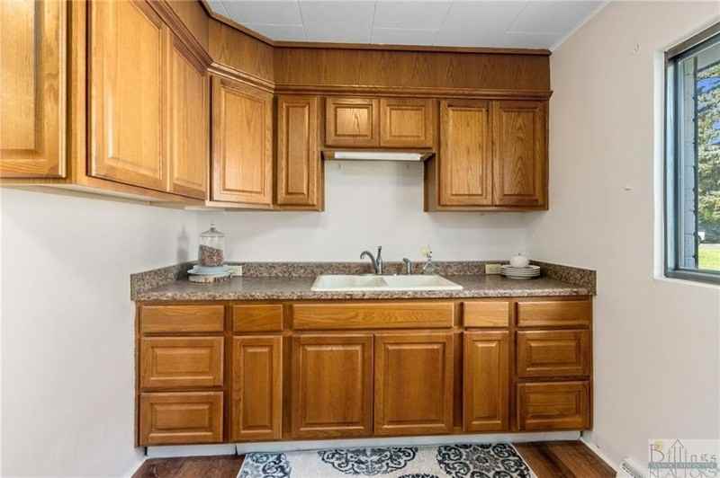 824 Avenue C - Photo 2 of 10